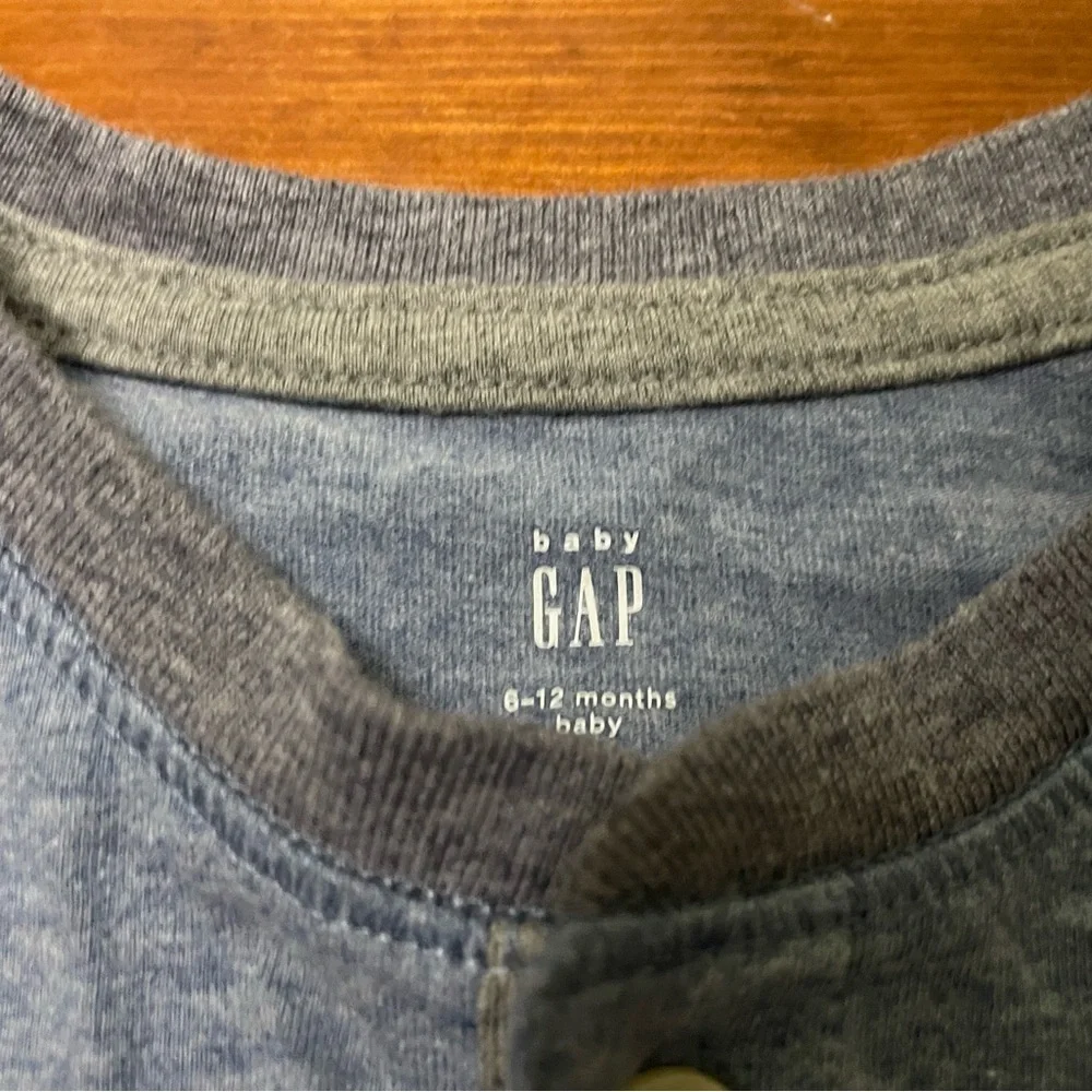 Baby GAP Baseball Tee Style & Dinosaur Long Sleeve Bodysuits Size 6-12 Months
